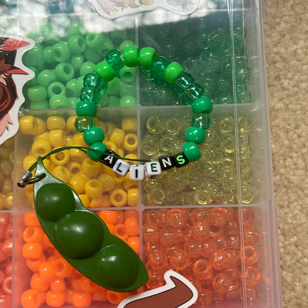 “Aliens” Rave bracket with pea keychain.
